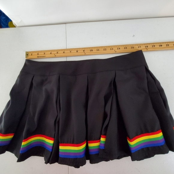 Dolls Kill Strutting by Life Pleated Mini Skirt Size 1X Rainbow Stripe Trim NWT - Picture 3 of 9